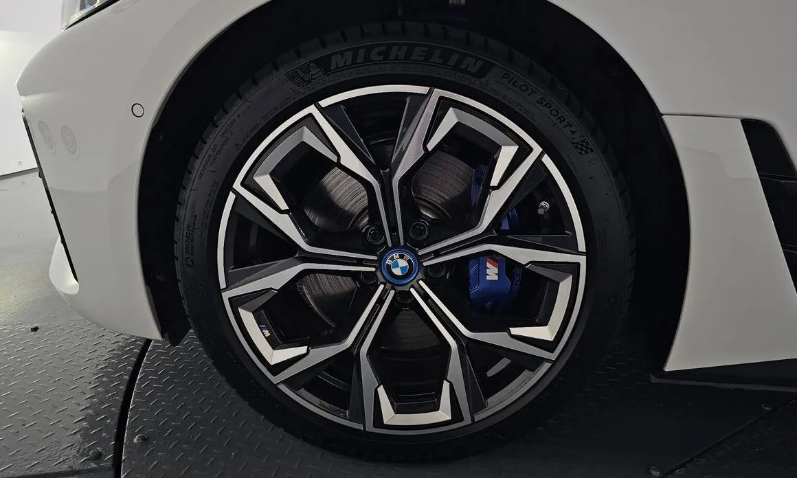 BMW i4 2023 из KR, фото 3