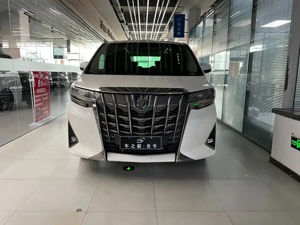 Toyota Alphard — фото 9