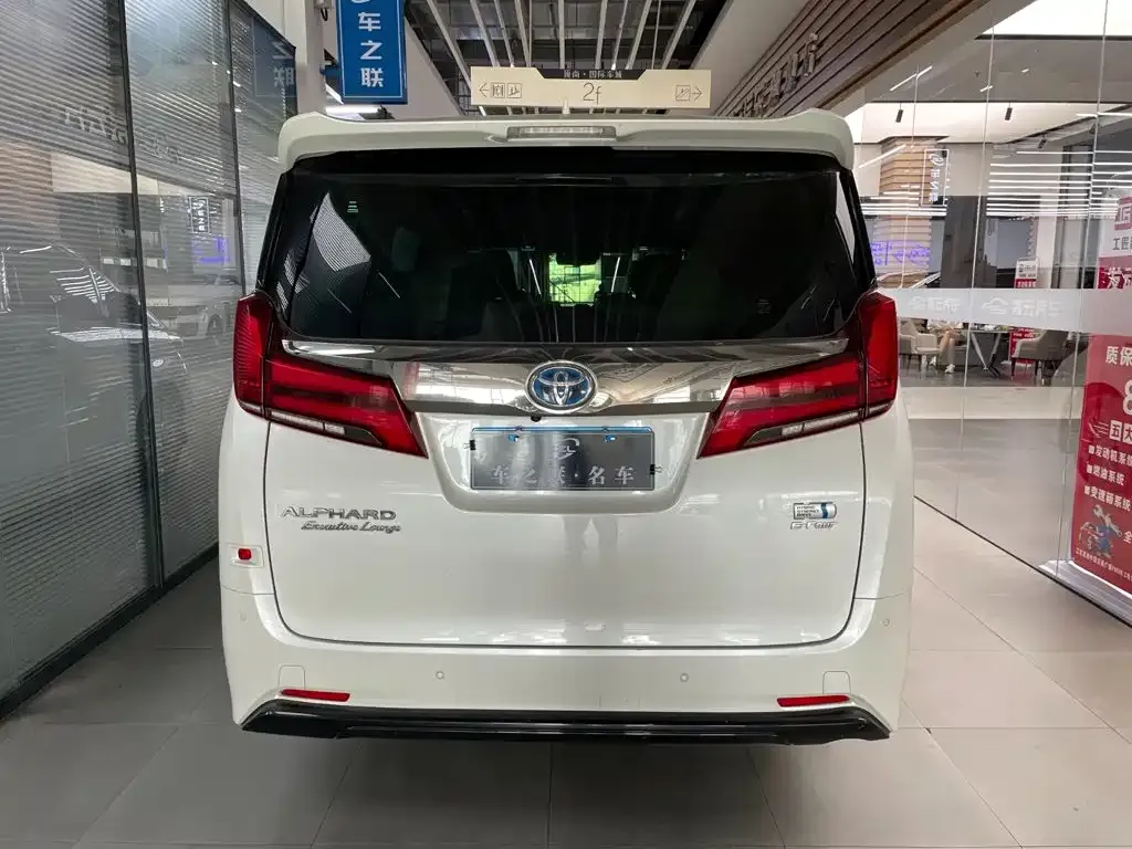 Toyota Alphard — фото 5