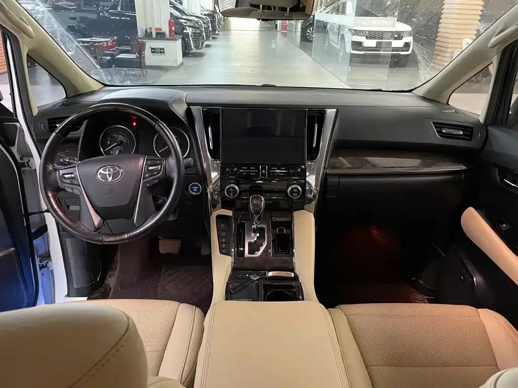 Toyota Alphard — фото 4