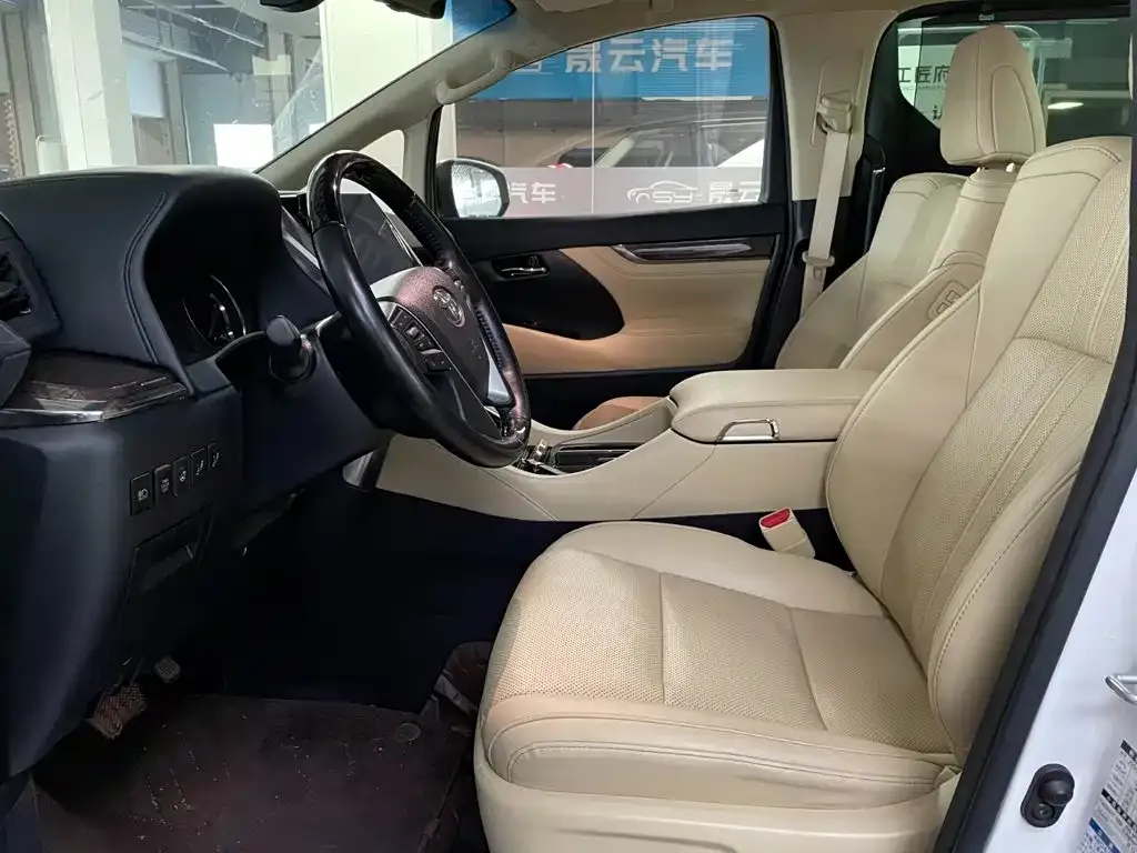 Toyota Alphard — фото 2