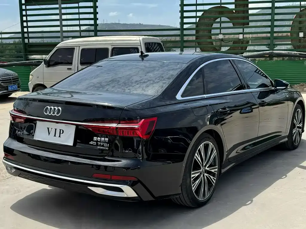 Audi A6L — фото 2
