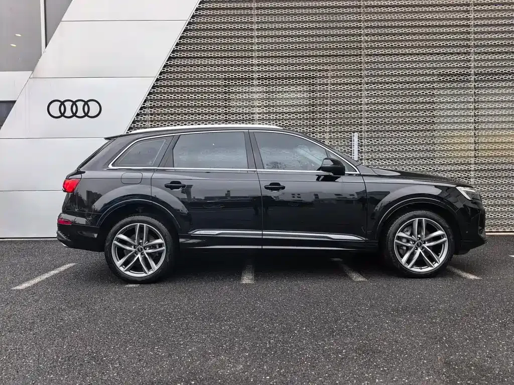 Audi Q7 — фото 6