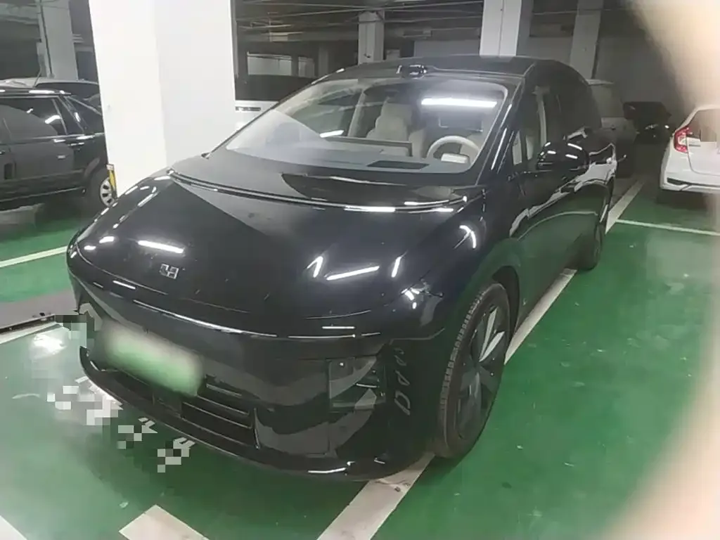 Li Auto i8 — фото 1