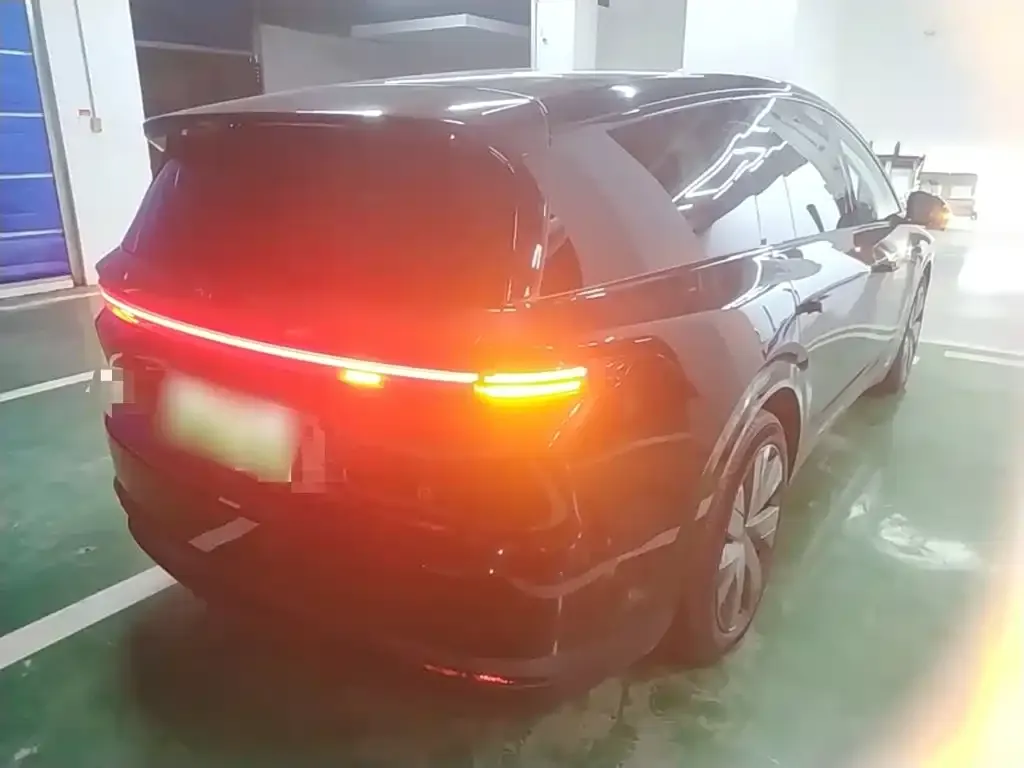 Li Auto i8 — фото 7