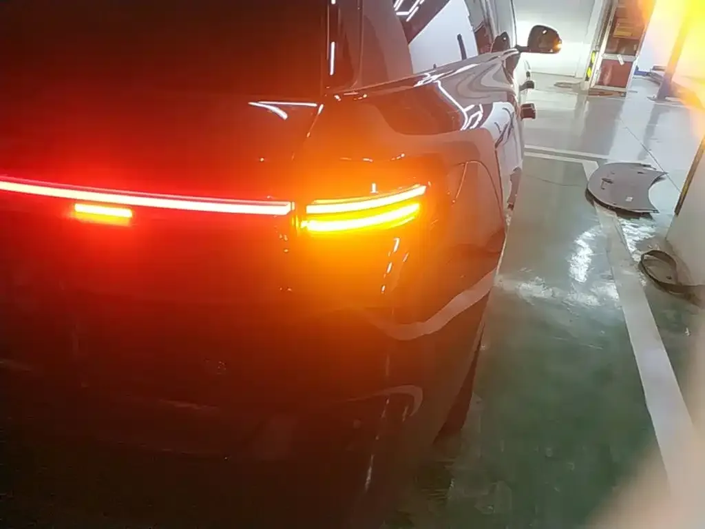 Li Auto i8 — фото 6