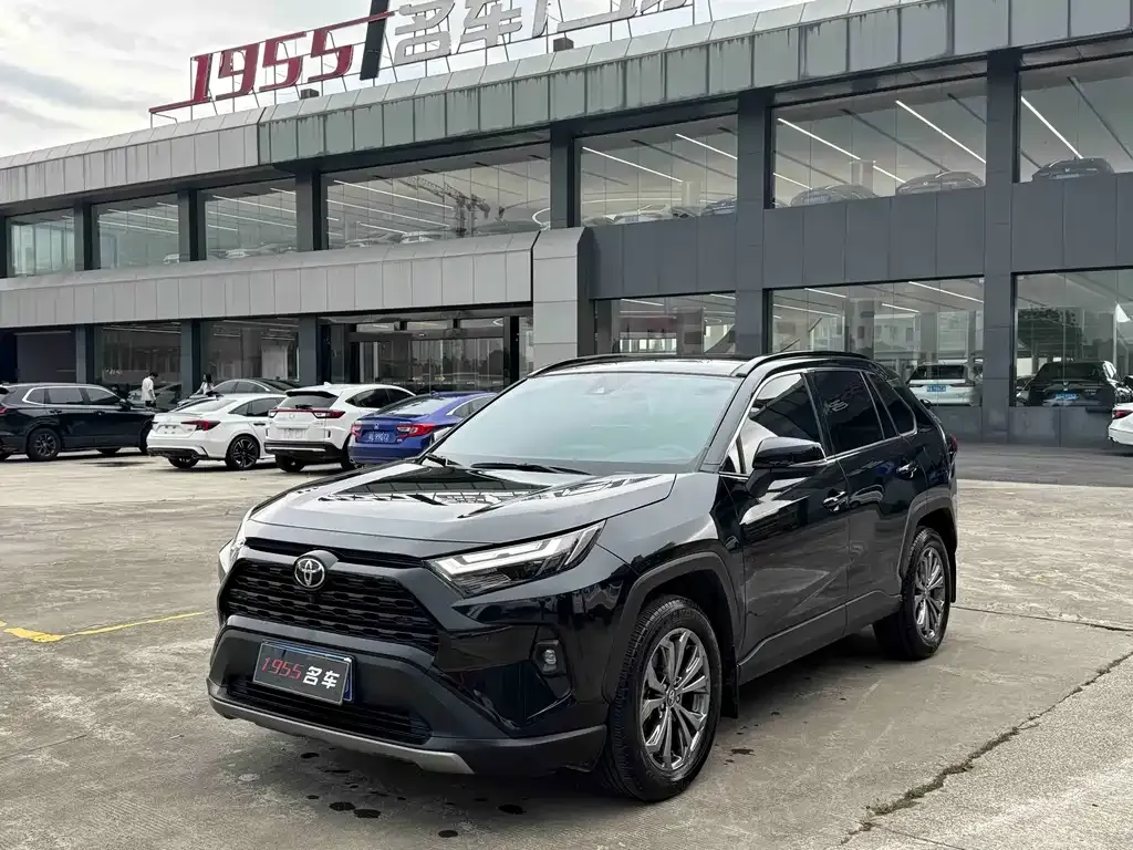 Toyota RAV4 — фото 1