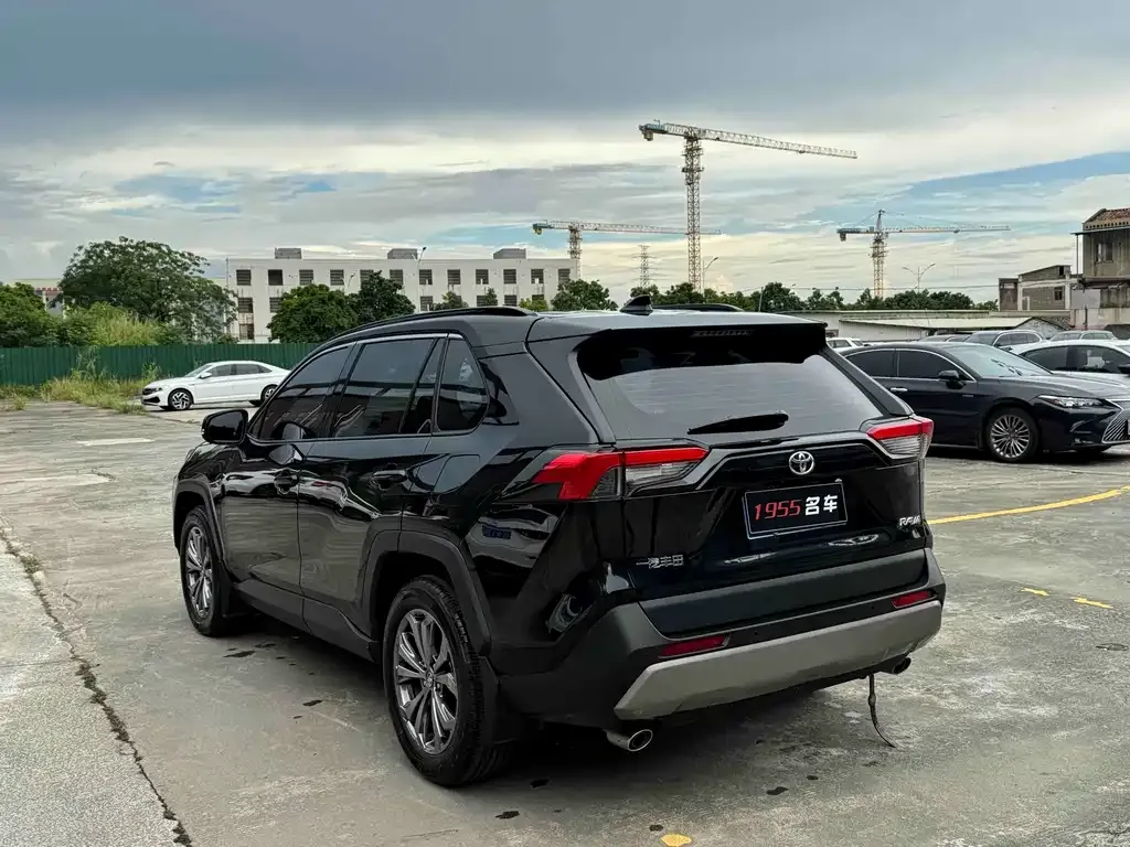 Toyota RAV4 — фото 3