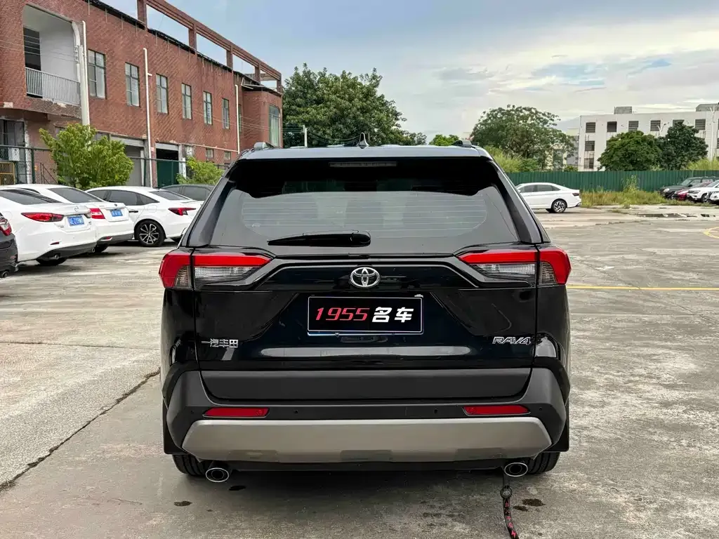 Toyota RAV4 — фото 2
