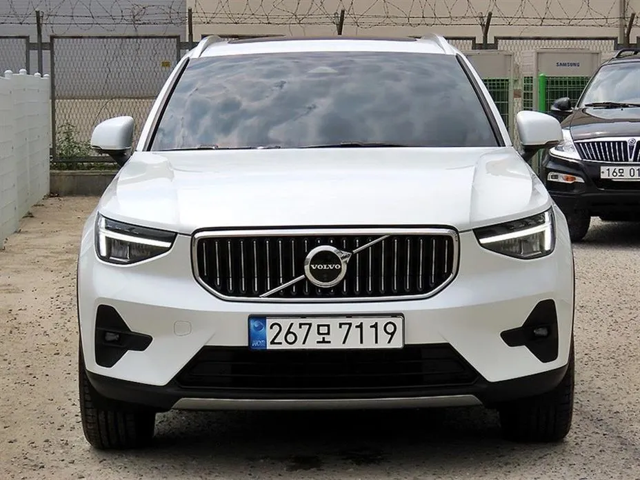 Volvo XC40 — фото 1