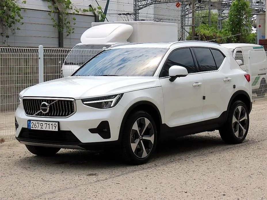 Volvo XC40 — фото 6