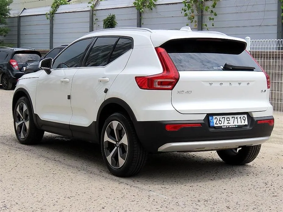Volvo XC40 — фото 9