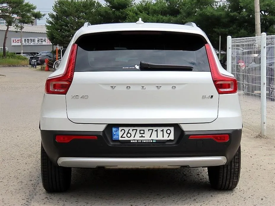 Volvo XC40 — фото 10