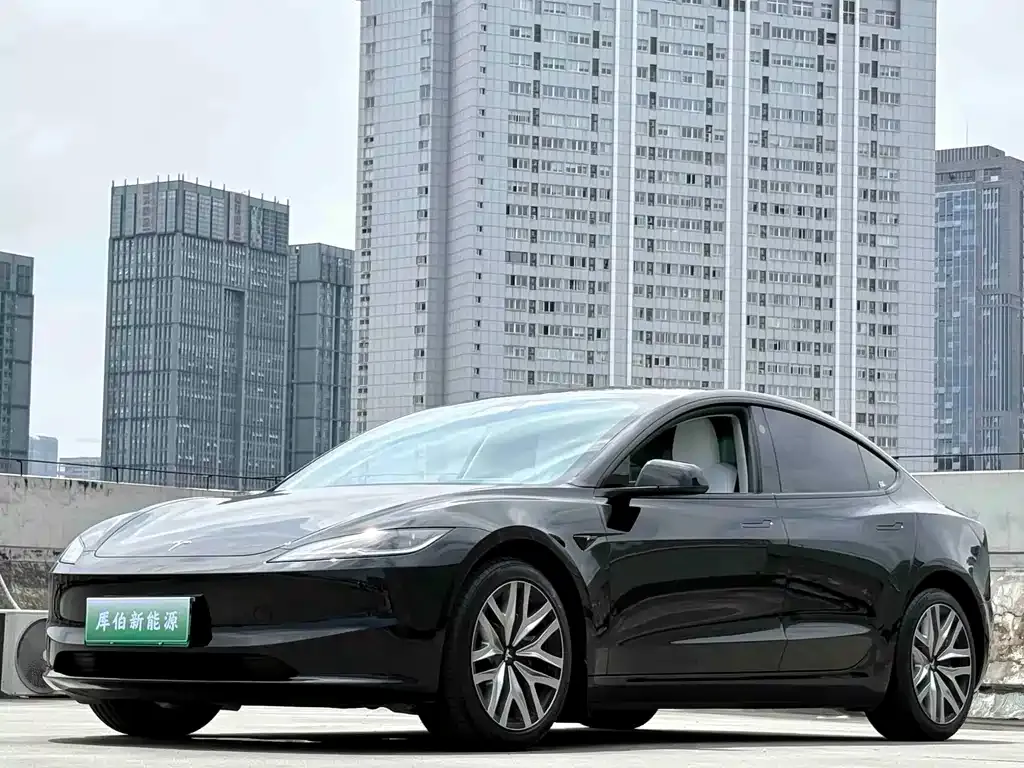 Tesla Model 3 — фото 1