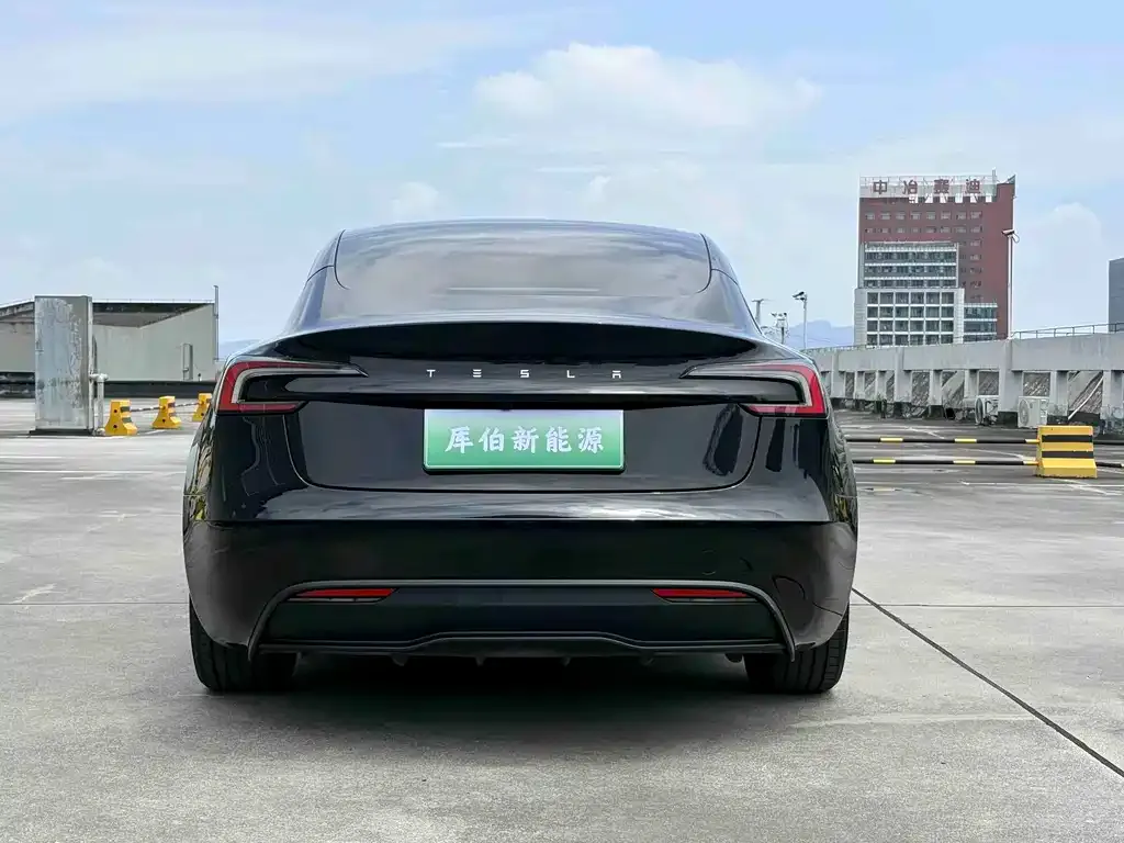 Tesla Model 3 — фото 7