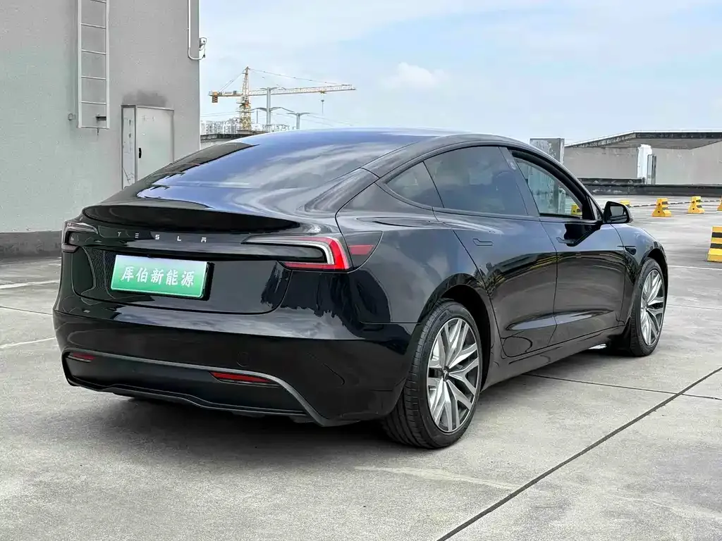 Tesla Model 3 — фото 9
