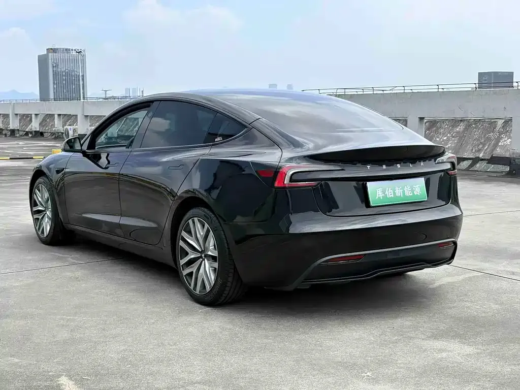Tesla Model 3 — фото 6