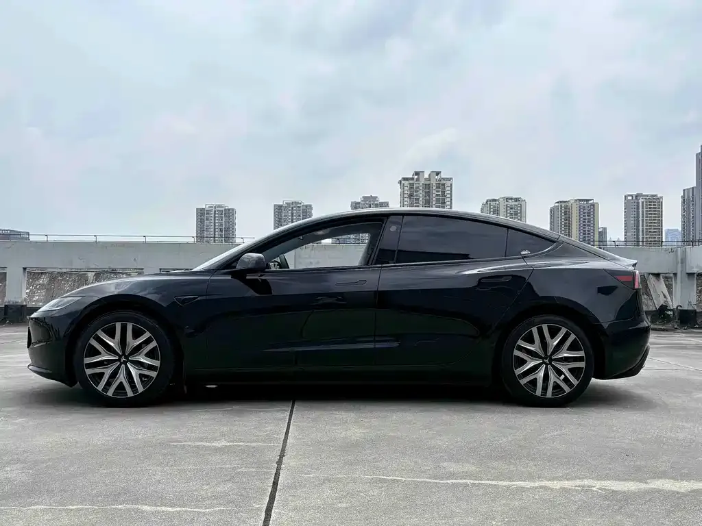 Tesla Model 3 — фото 2