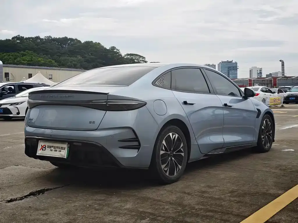 BYD Seal — фото 2