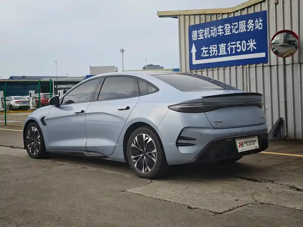 BYD Seal — фото 10