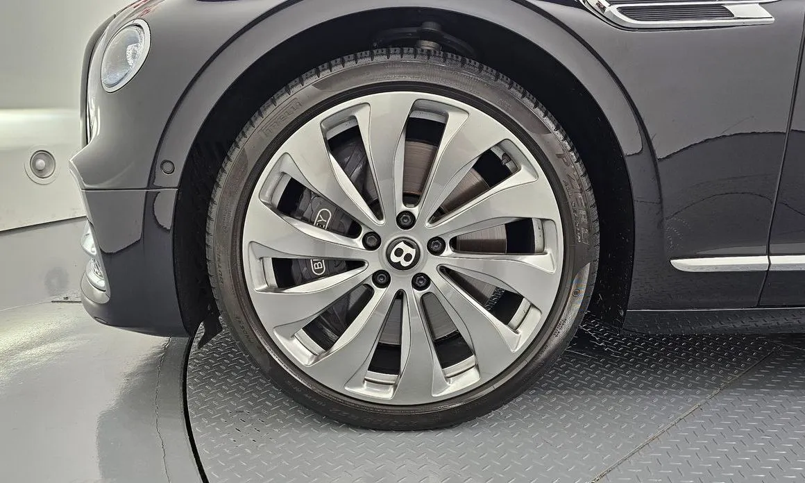 Bentley Flying Spur — фото 6