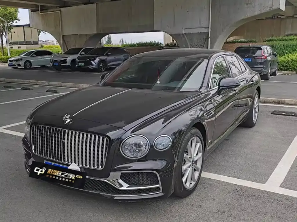 Bentley Flying Spur — фото 1