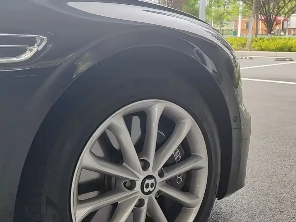 Bentley Flying Spur — фото 2