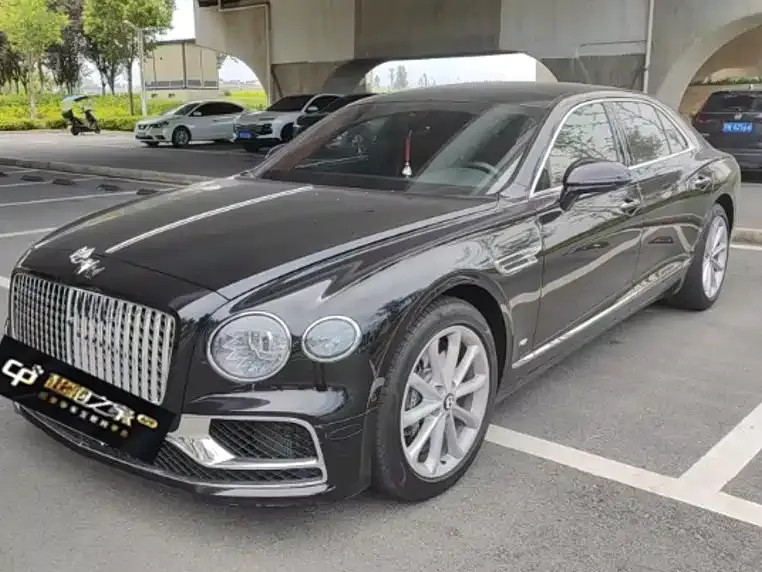 Bentley Flying Spur — фото 10