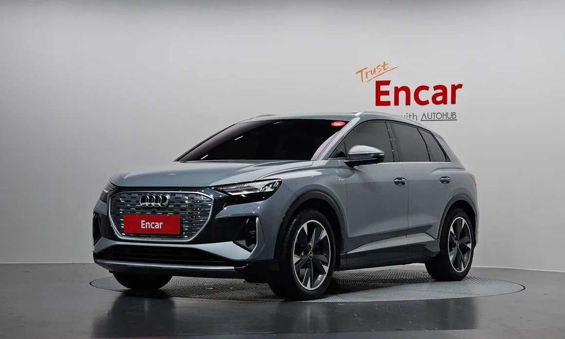 Audi Q4 e-tron — фото 1