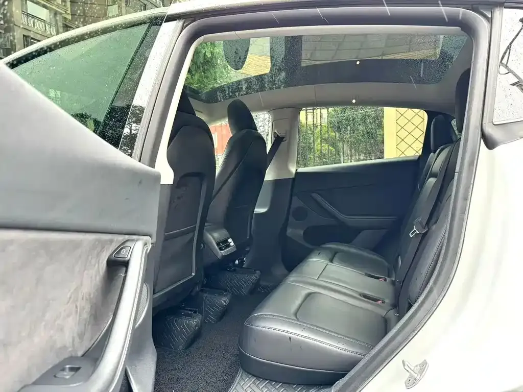 Tesla Model Y — фото 5