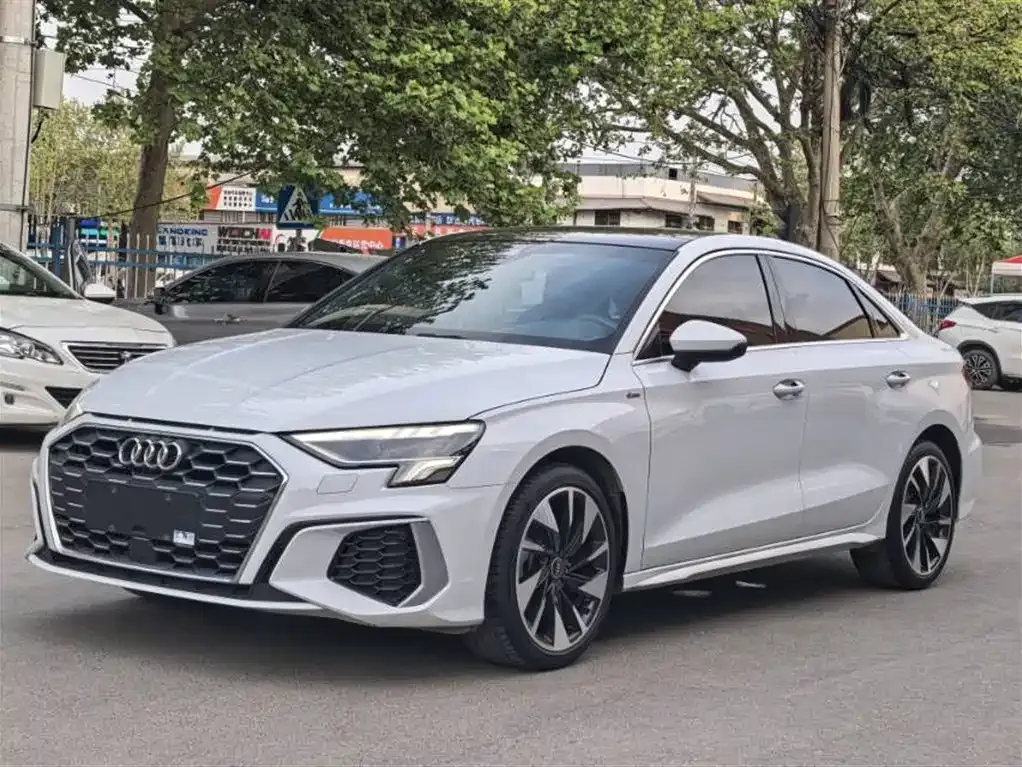 Audi A3 — фото 1