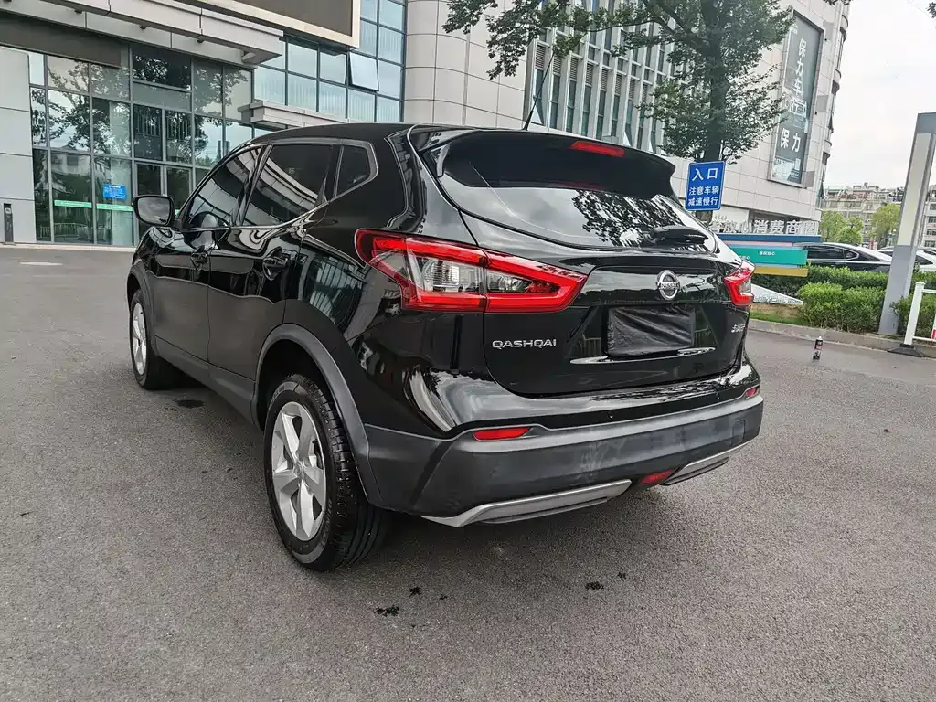 Nissan Qashqai — фото 10