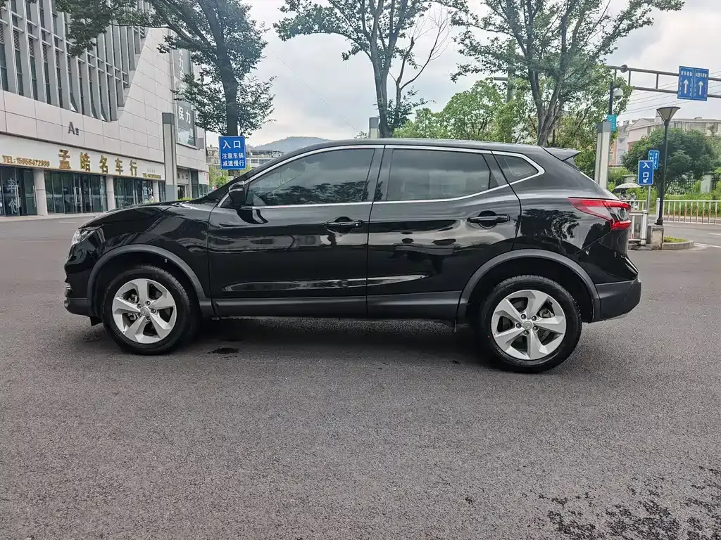 Nissan Qashqai — фото 9
