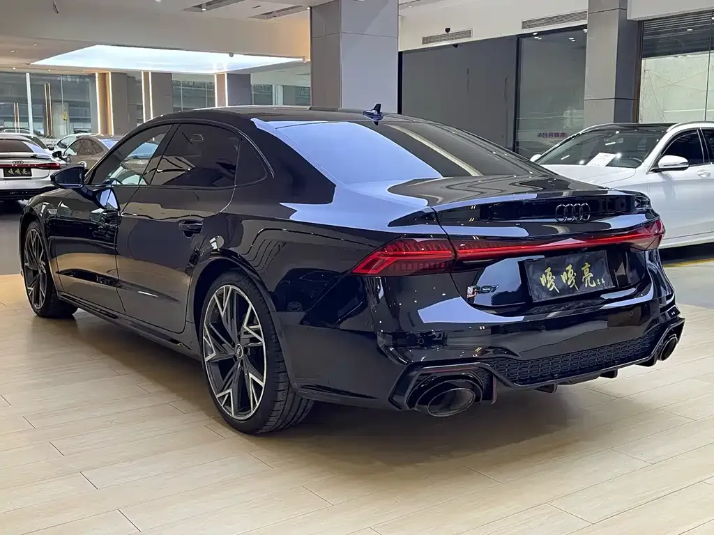 Audi A7L — фото 8