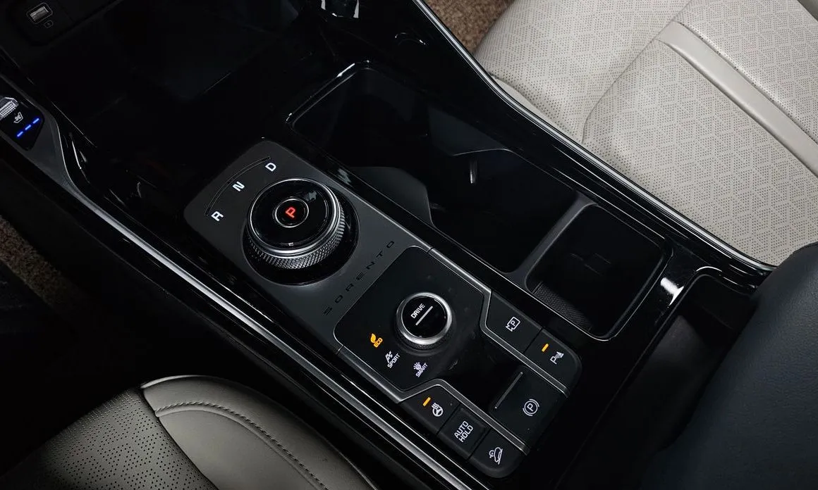 Kia Sorento — фото 8