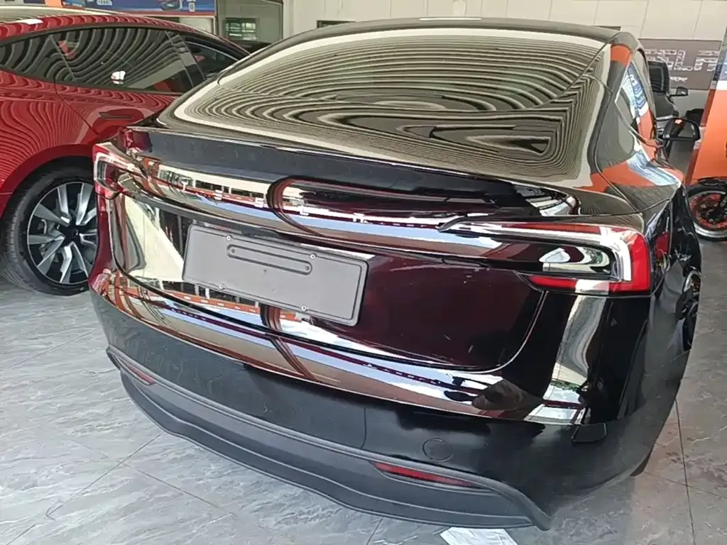 Tesla Model 3 — фото 10