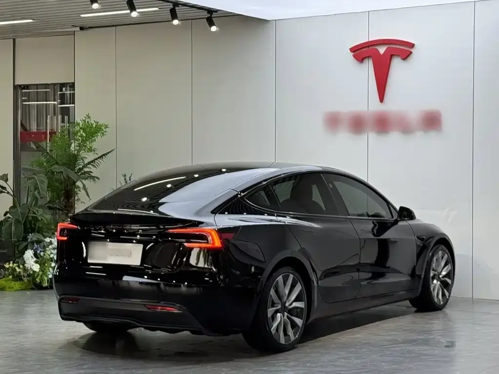 Tesla Model 3 — фото 7