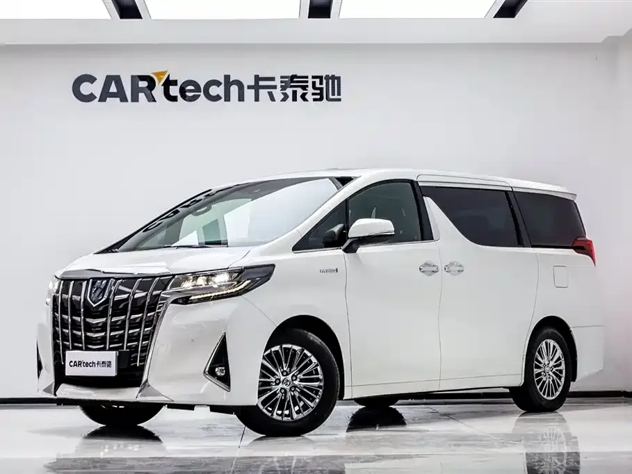 Toyota Alphard — фото 1