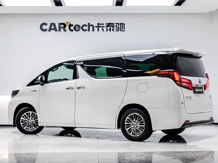 Toyota Alphard — фото 9