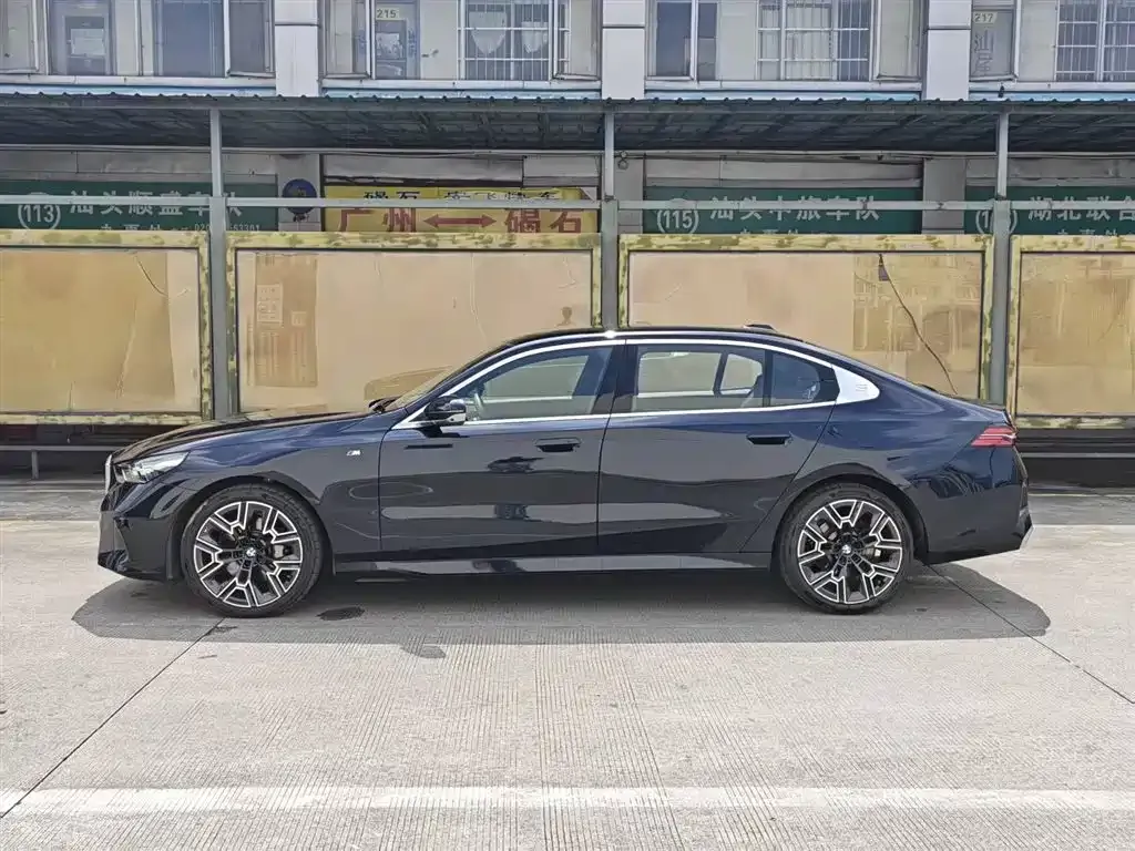 BMW 5 Series — фото 2