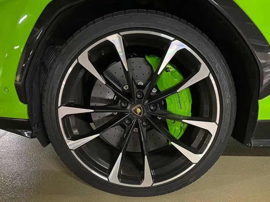 Lamborghini Urus — фото 10