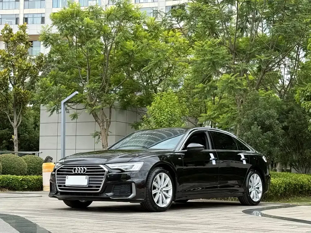 Audi A6L — фото 1