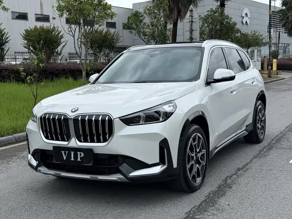 BMW X1 — фото 1