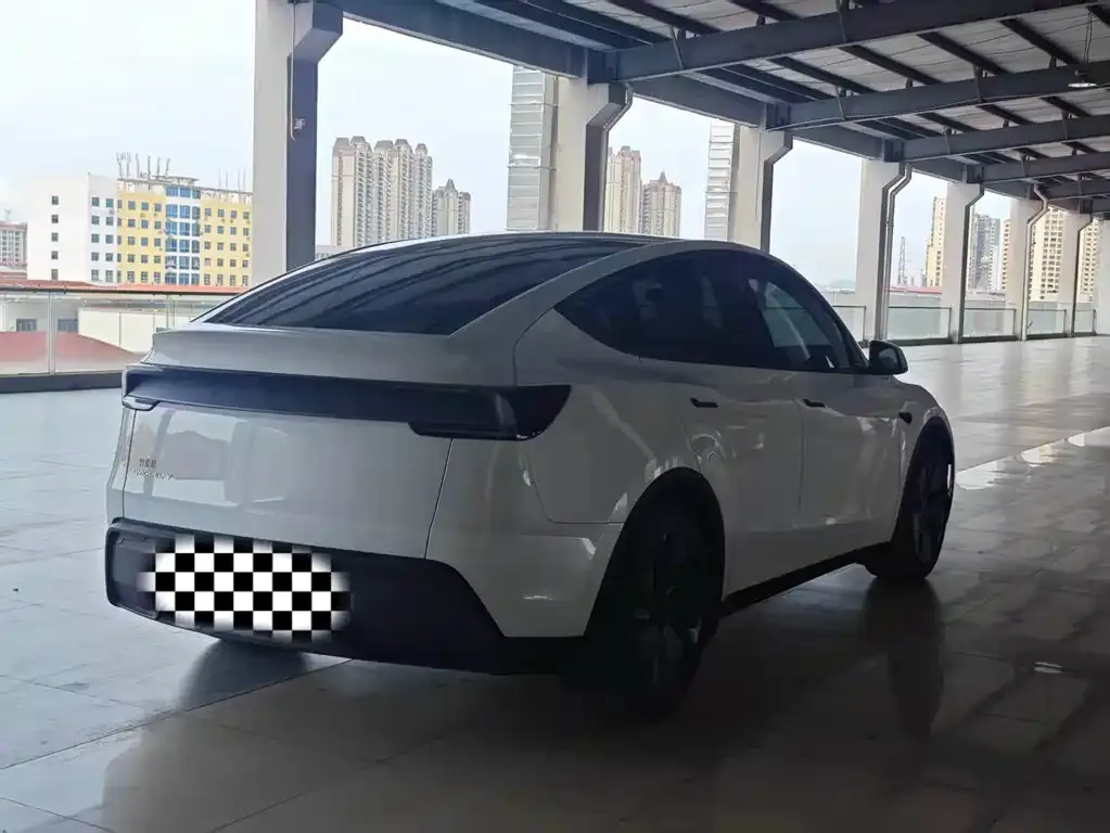 Tesla Model Y — фото 5