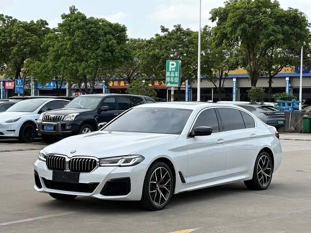 BMW 5 Series — фото 1
