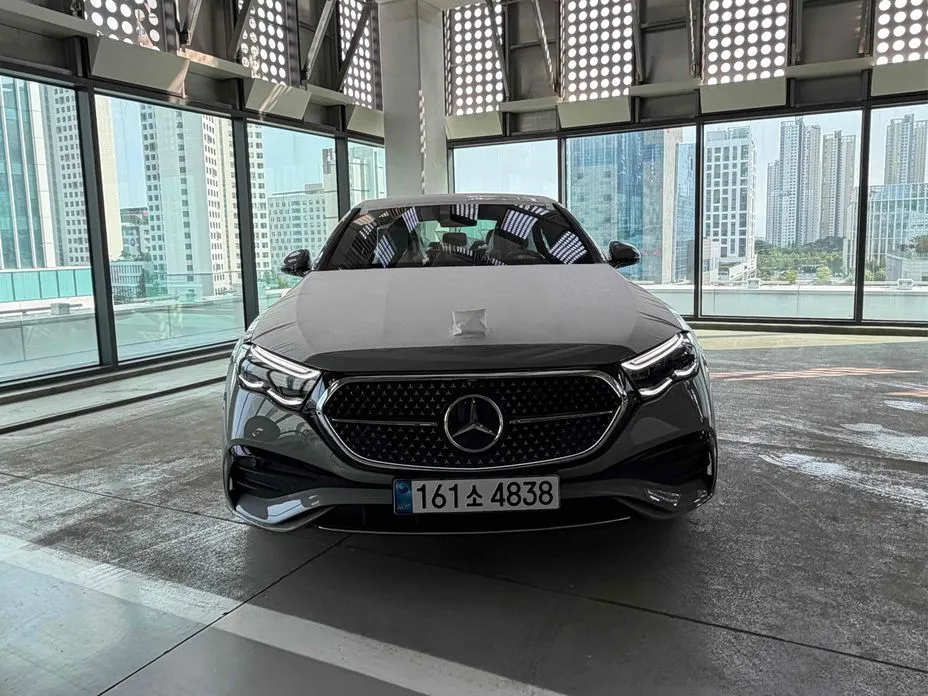 Mercedes-Benz E-Class — фото 1