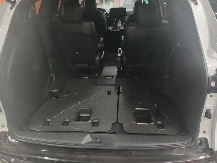 Toyota Granvia — фото 3