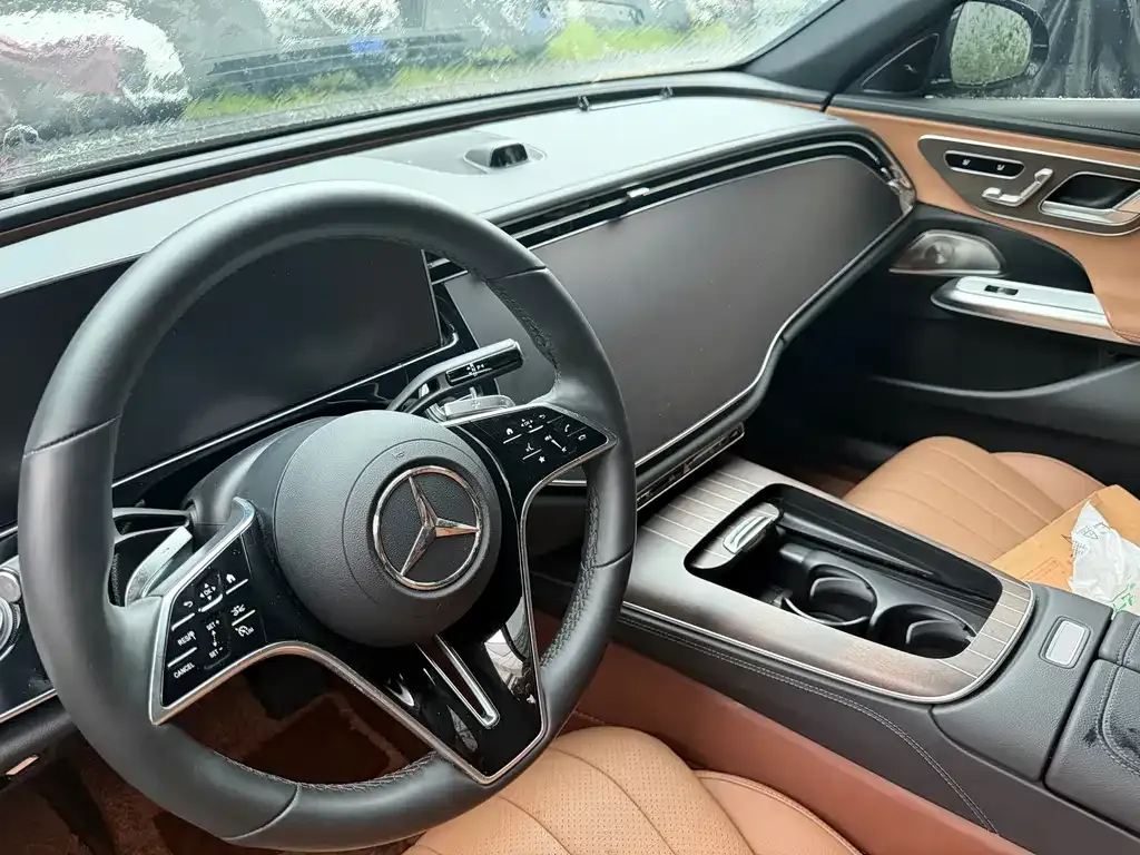 Mercedes-Benz E-Class — фото 2