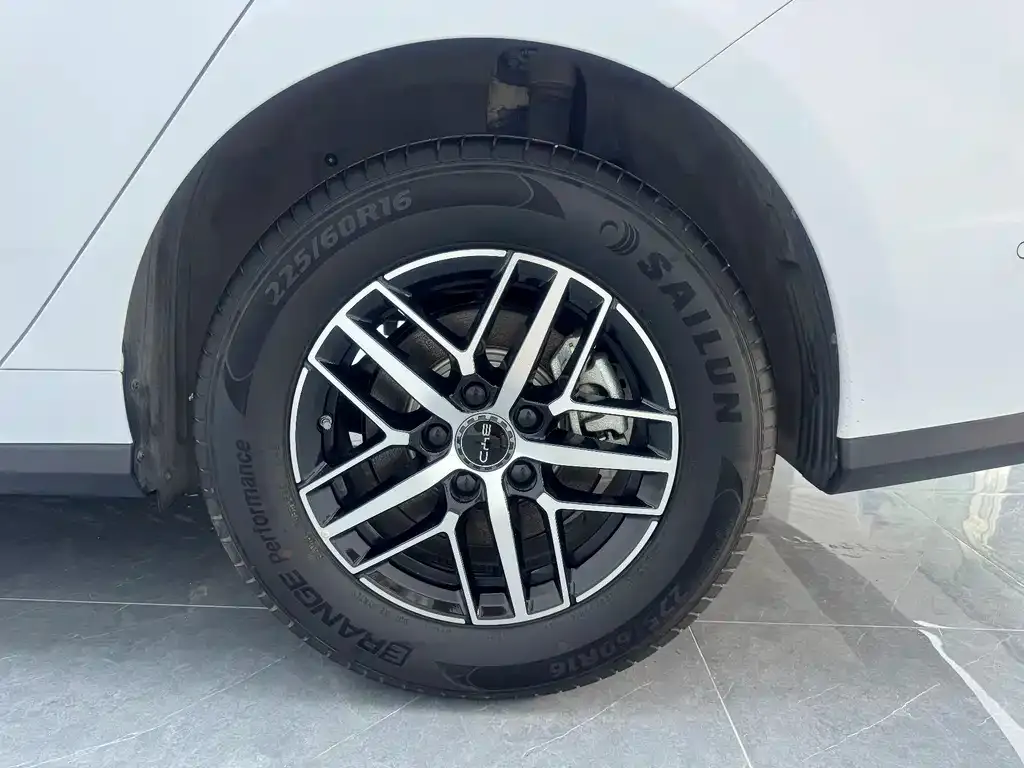 BYD Seal 05 DM-i — фото 10