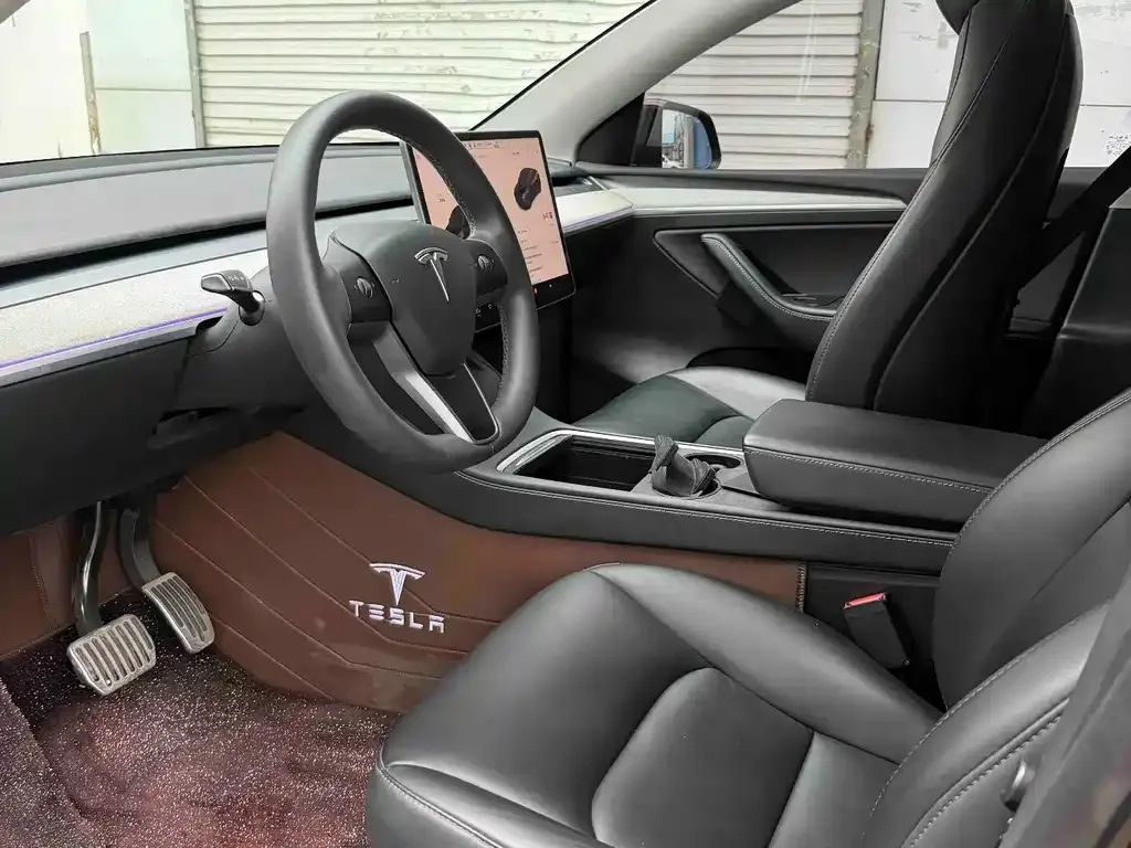 Tesla Model Y — фото 2